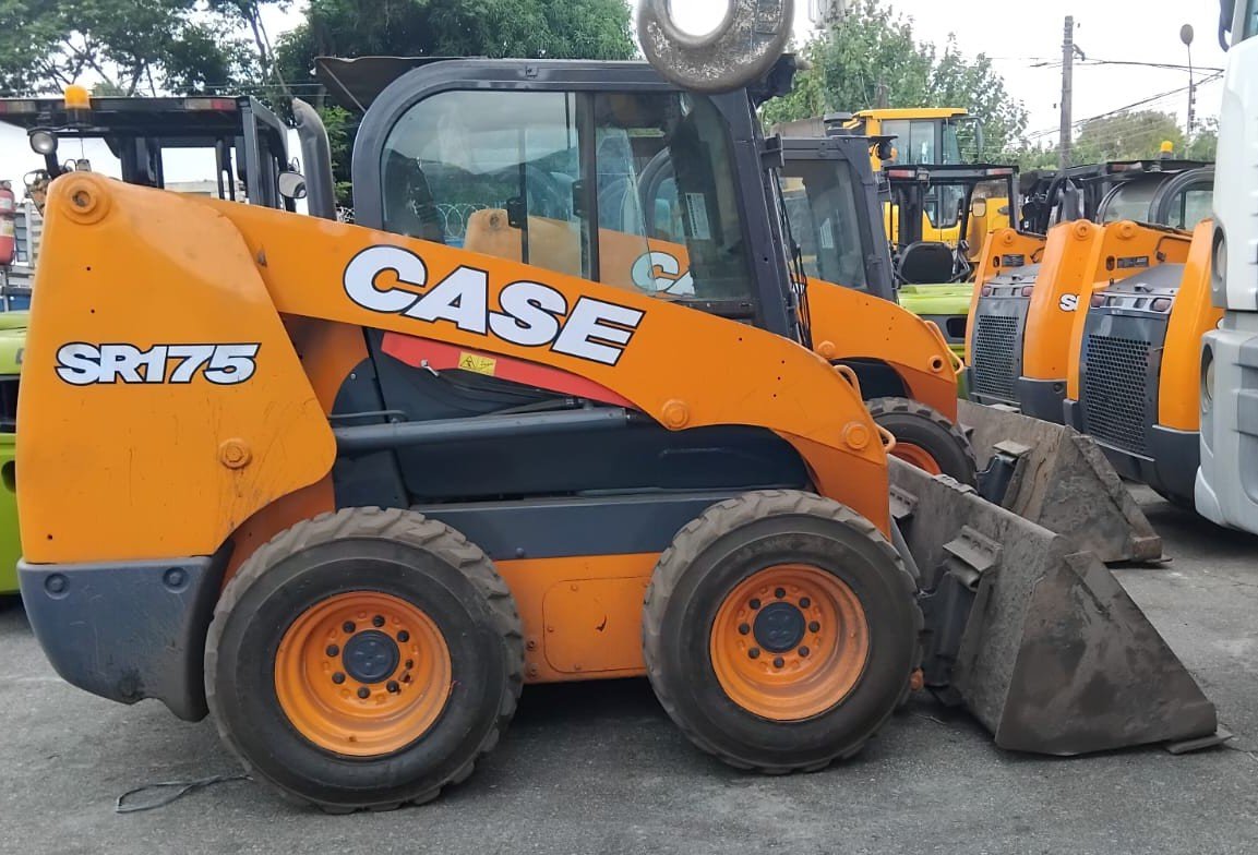 Mini Carregadeira - Case - SR175
