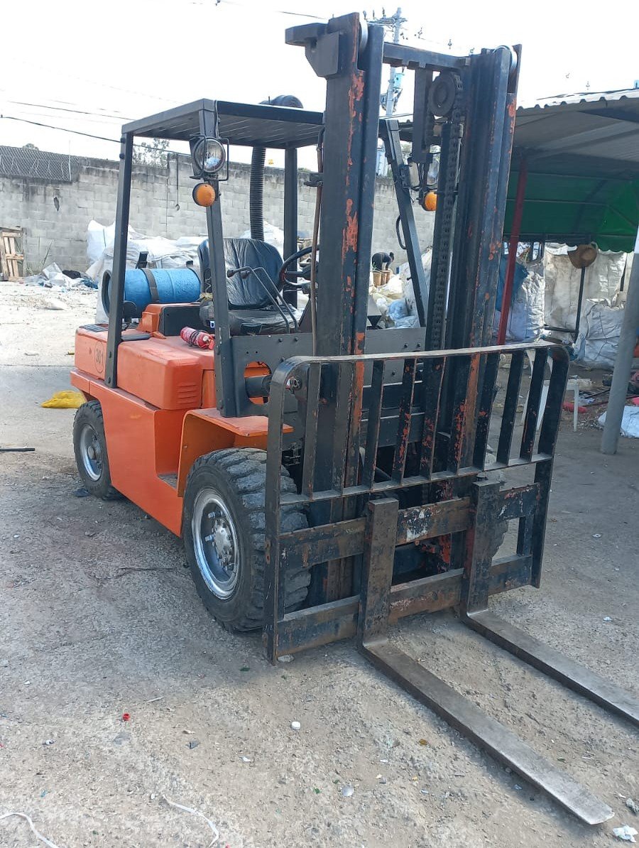 Empilhadeira Combustão - Nissan - FG40