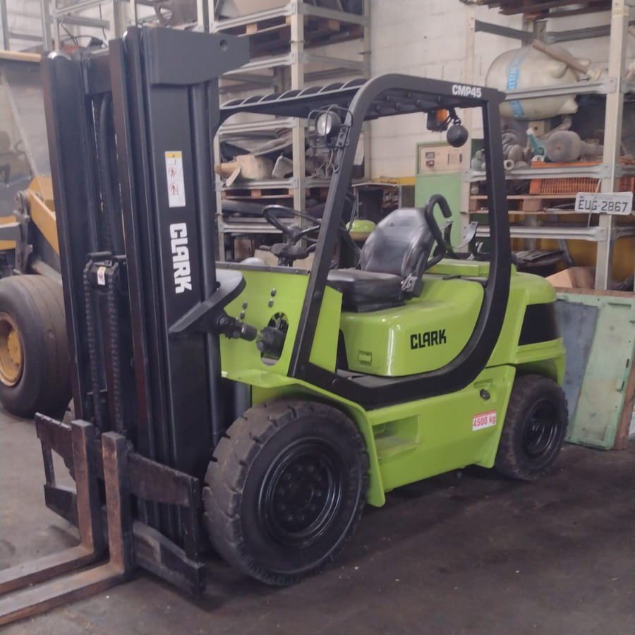 Empilhadeira Combustão - Clark - CMP45