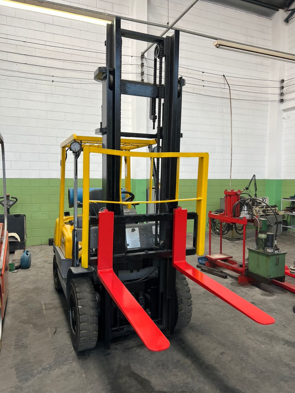 Empilhadeira Combustão - TCM - FG25