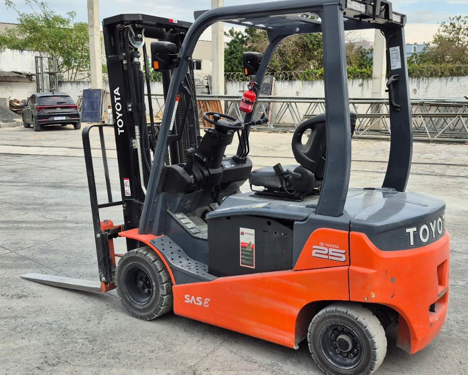 Empilhadeira Contrabalanceada - Toyota - 8FBN25