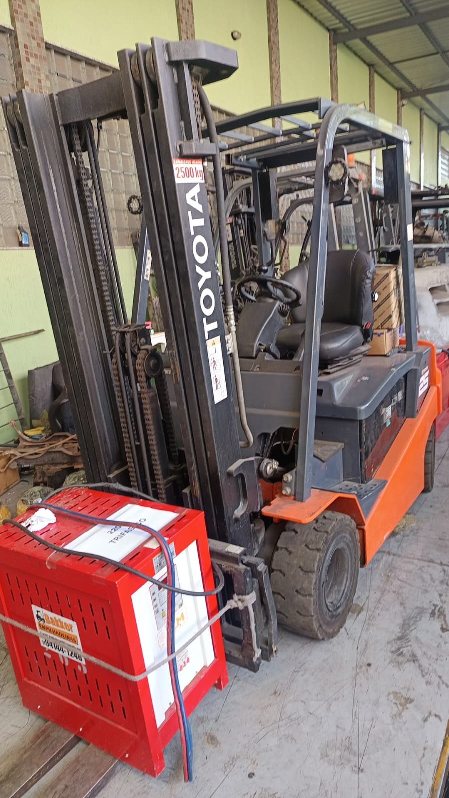 Empilhadeira Contrabalanceada - Toyota - FB25