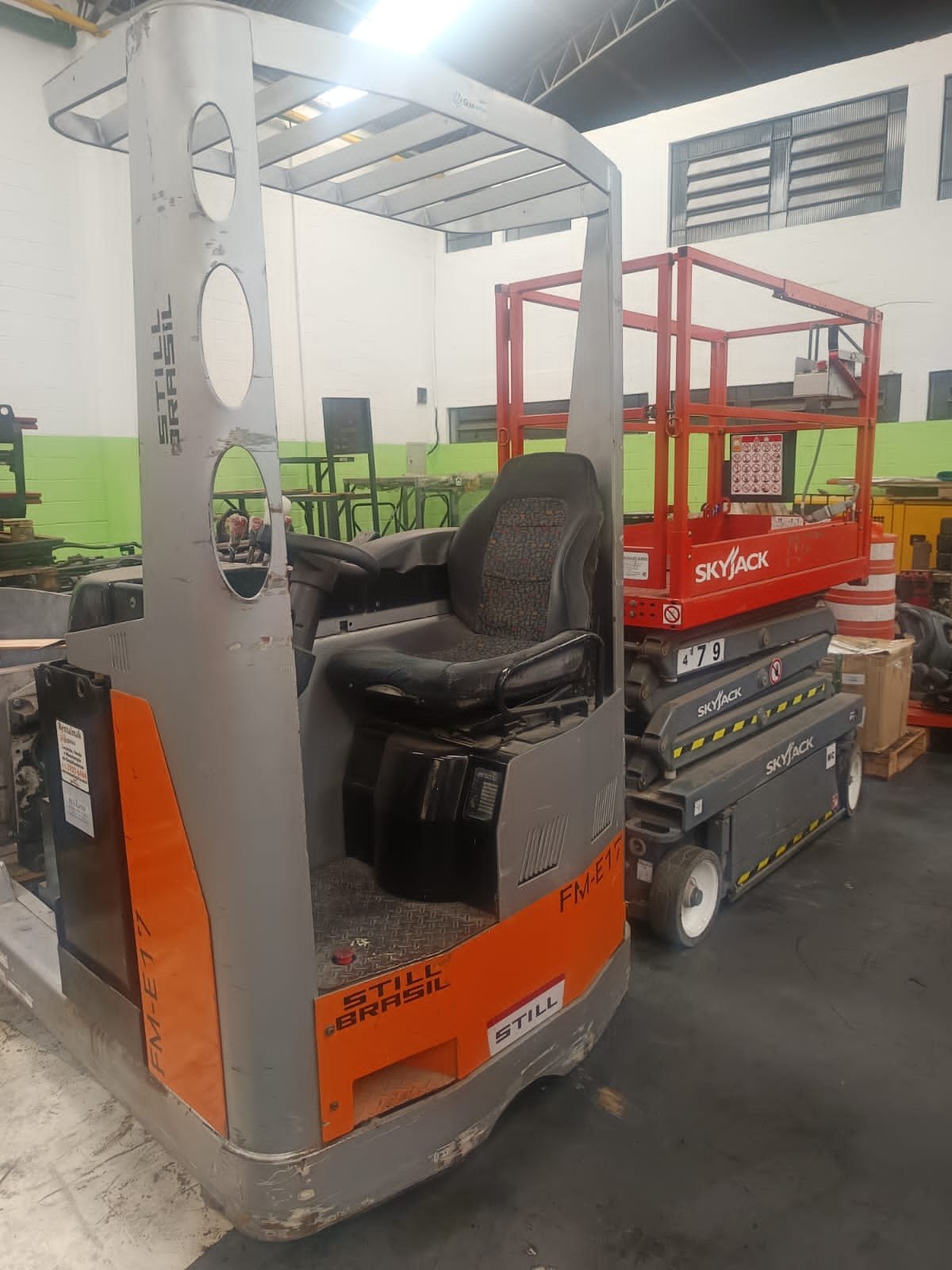 Empilhadeira Retrátil - Still - FME17