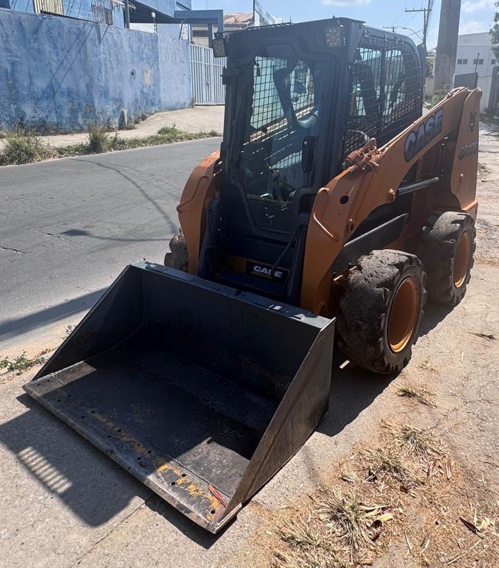 Mini Carregadeira - Case - SR175