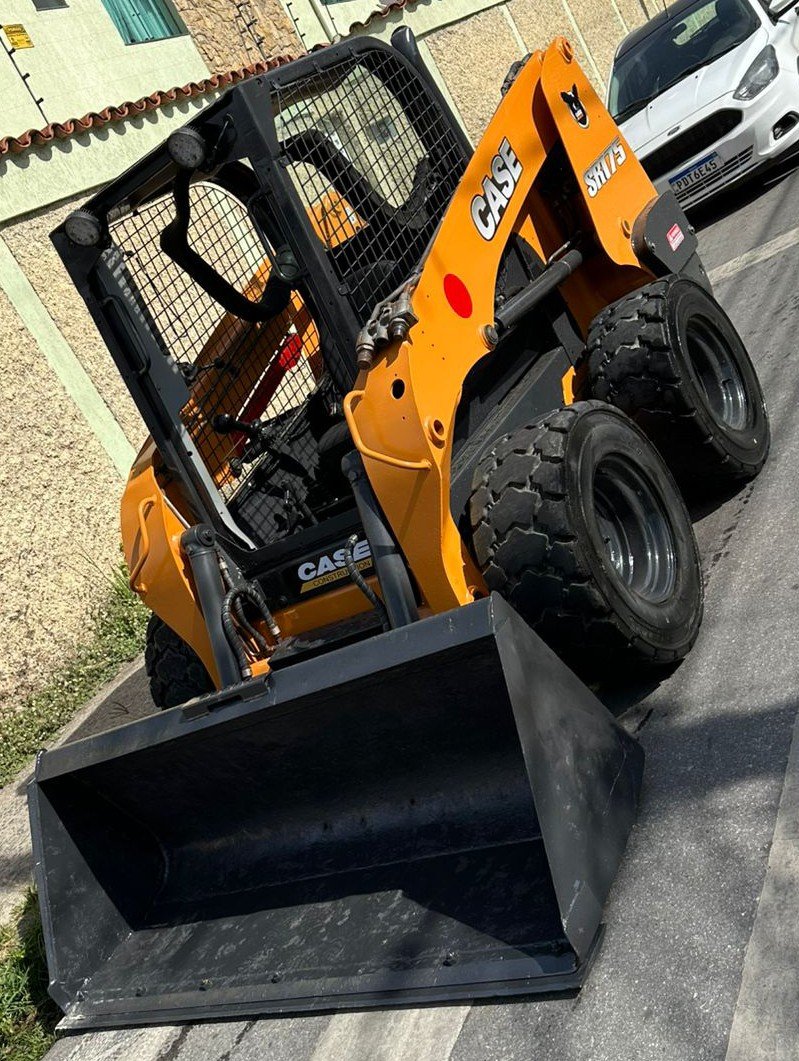 Mini Carregadeira - Case - SR175