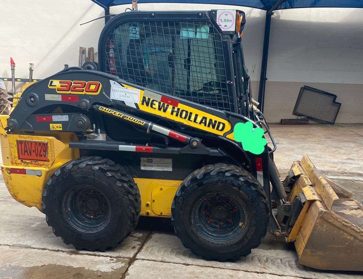 Mini Carregadeira - New Holland - L320