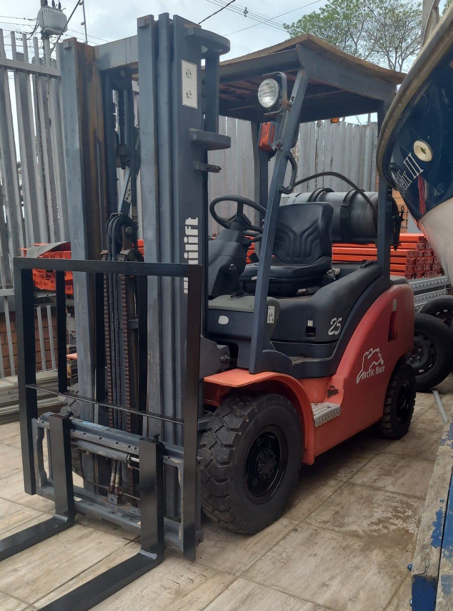 Empilhadeira Combustão - Tailift - FG25