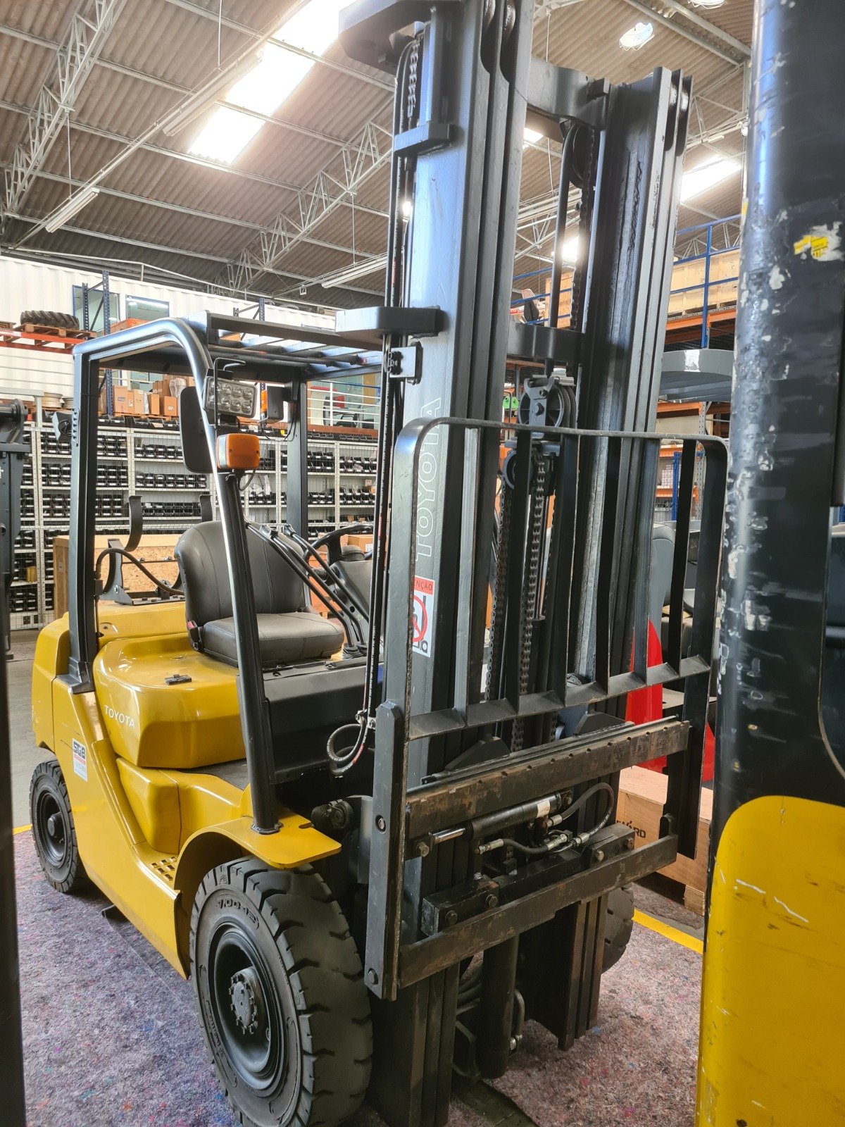 Empilhadeira Combustão - Toyota - 8FG25