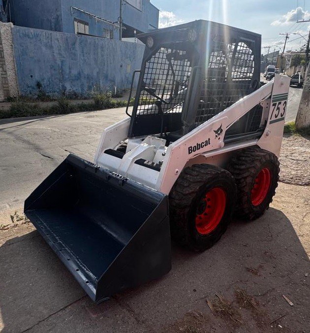 Mini Carregadeira - BobCat - 753