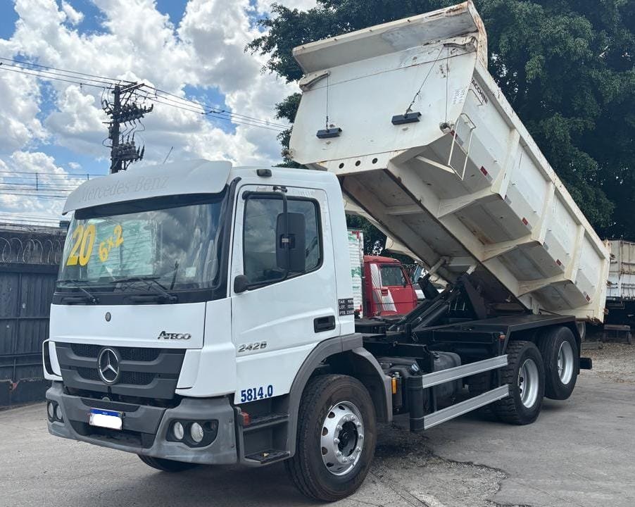 Caminhão - Mercedes Benz - 2426