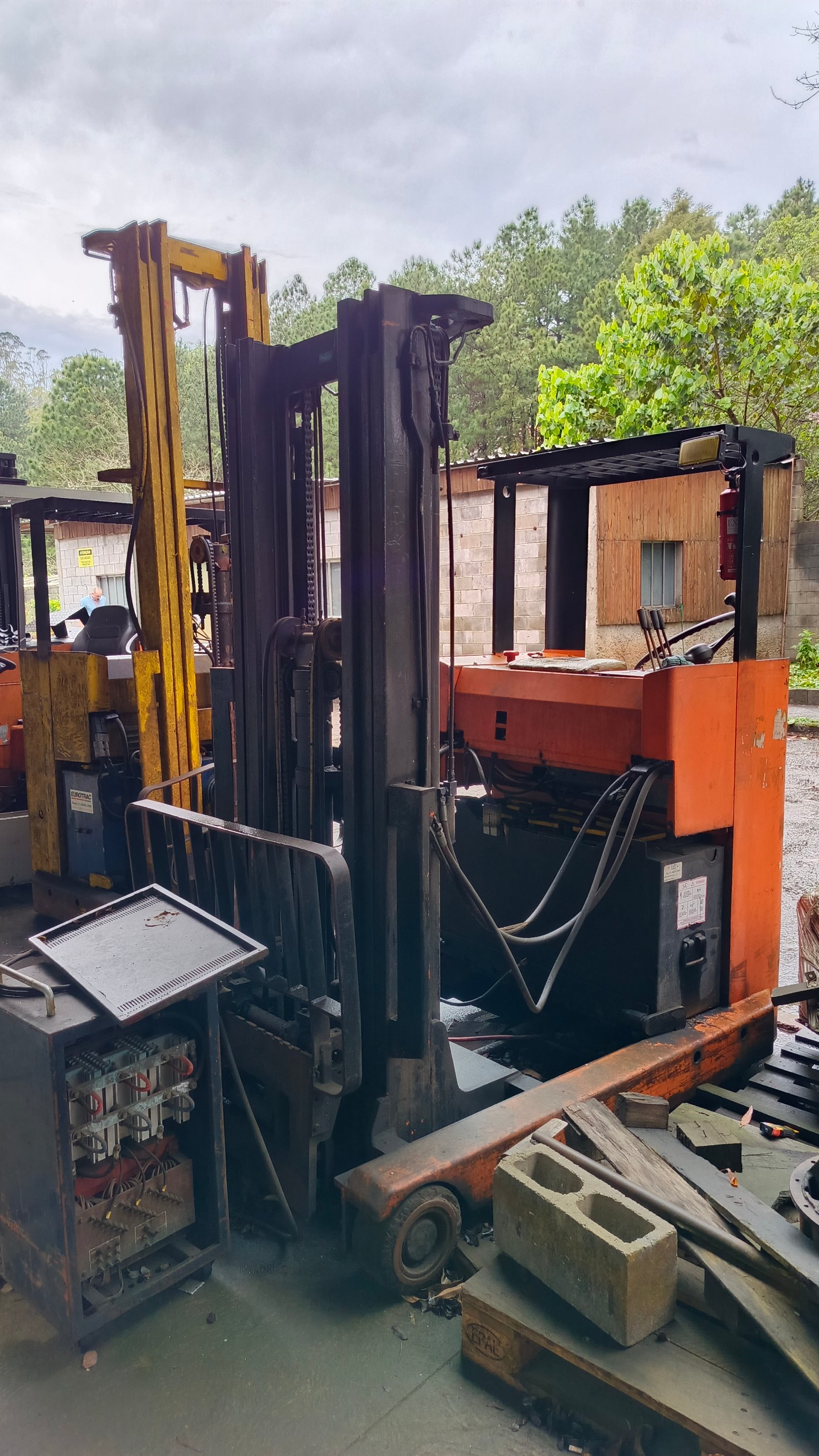 Empilhadeira Retrátil - Toyota - FBRE18