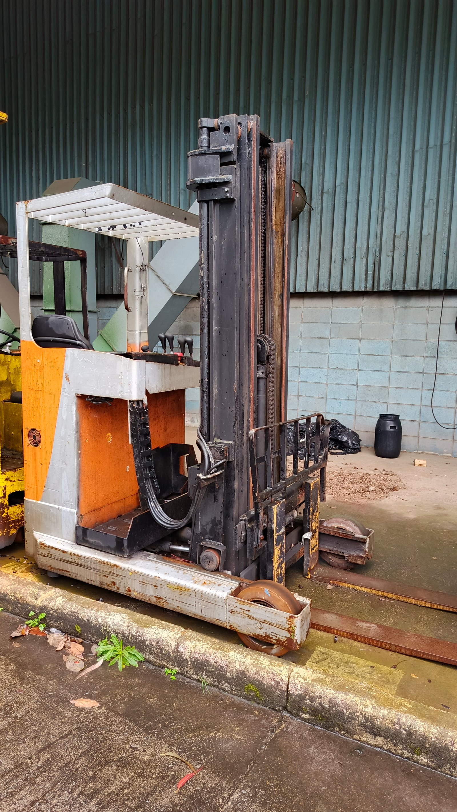 Empilhadeira Retrátil - Ameise - ETV2000