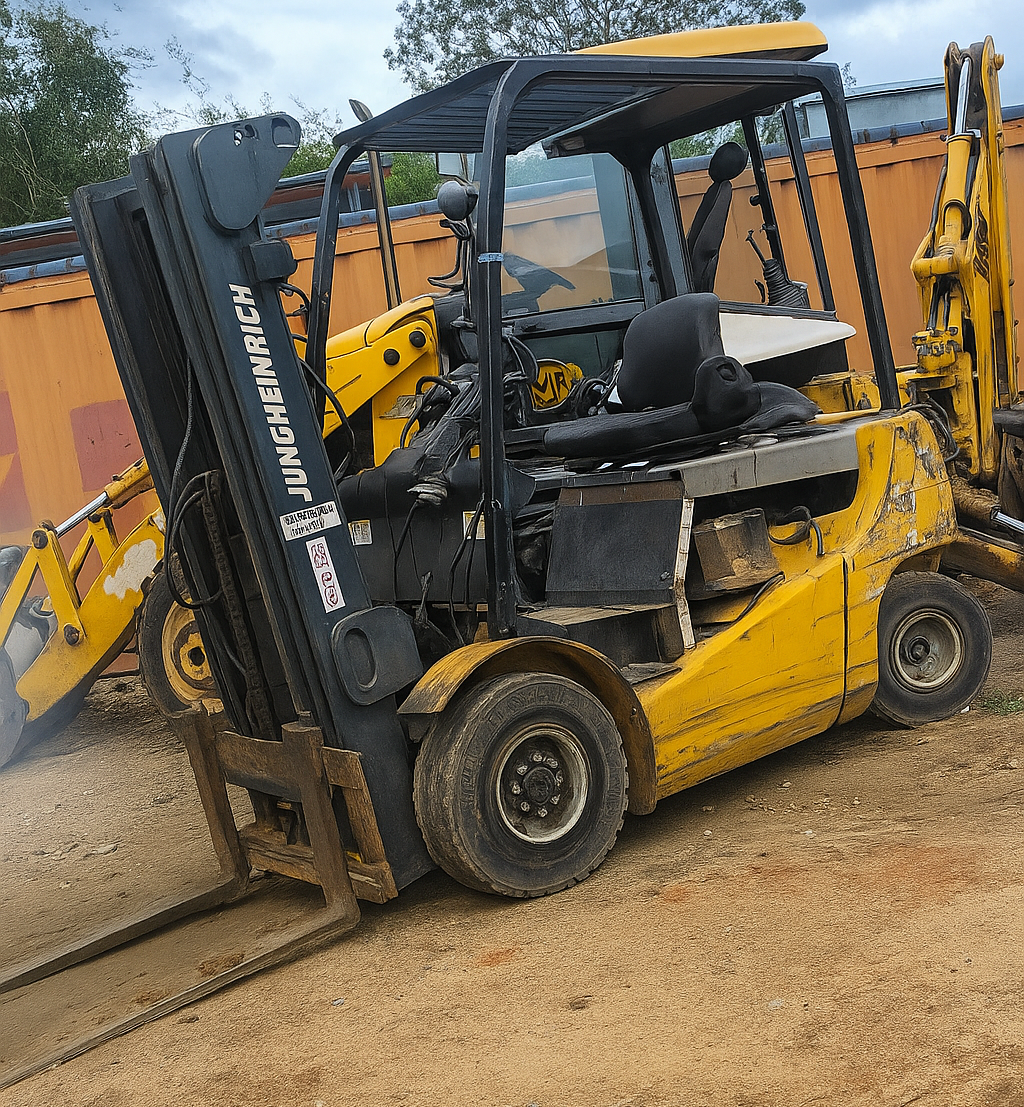 Empilhadeira Combustão - Jungheinrich - DFG25