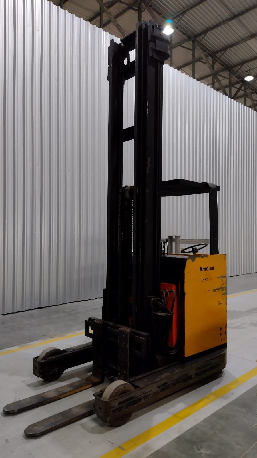 Empilhadeira Retrátil - Ameise - ETV20