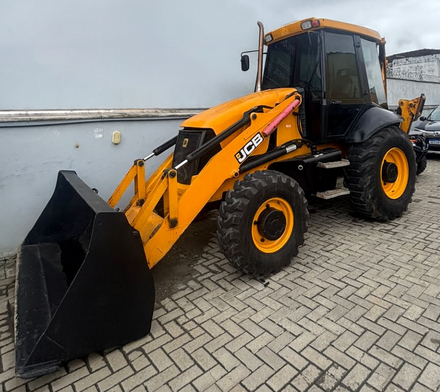 Retroescavadeira - JCB - 3C Plus