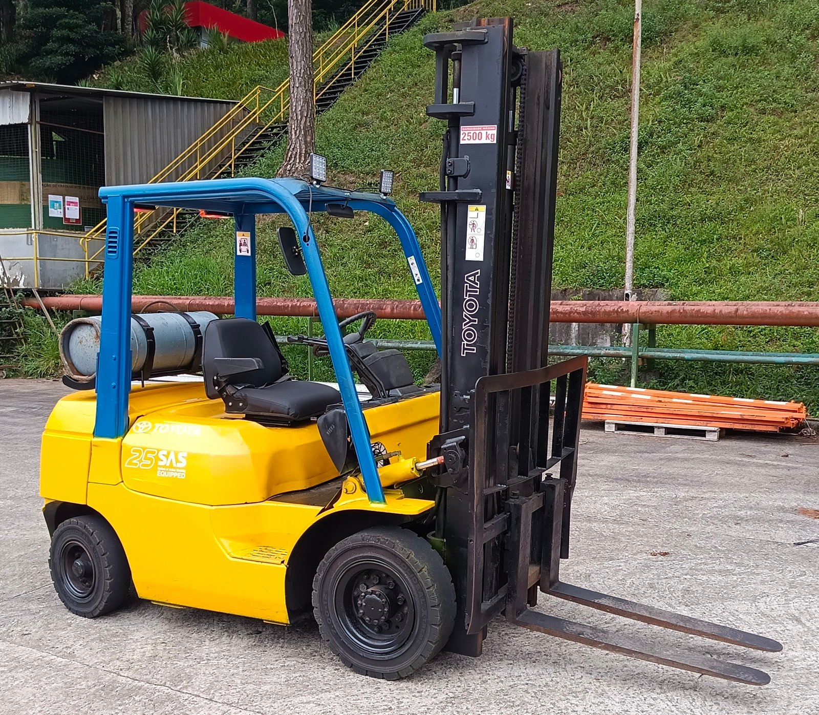 Empilhadeira Combustão - Toyota - 7FG25