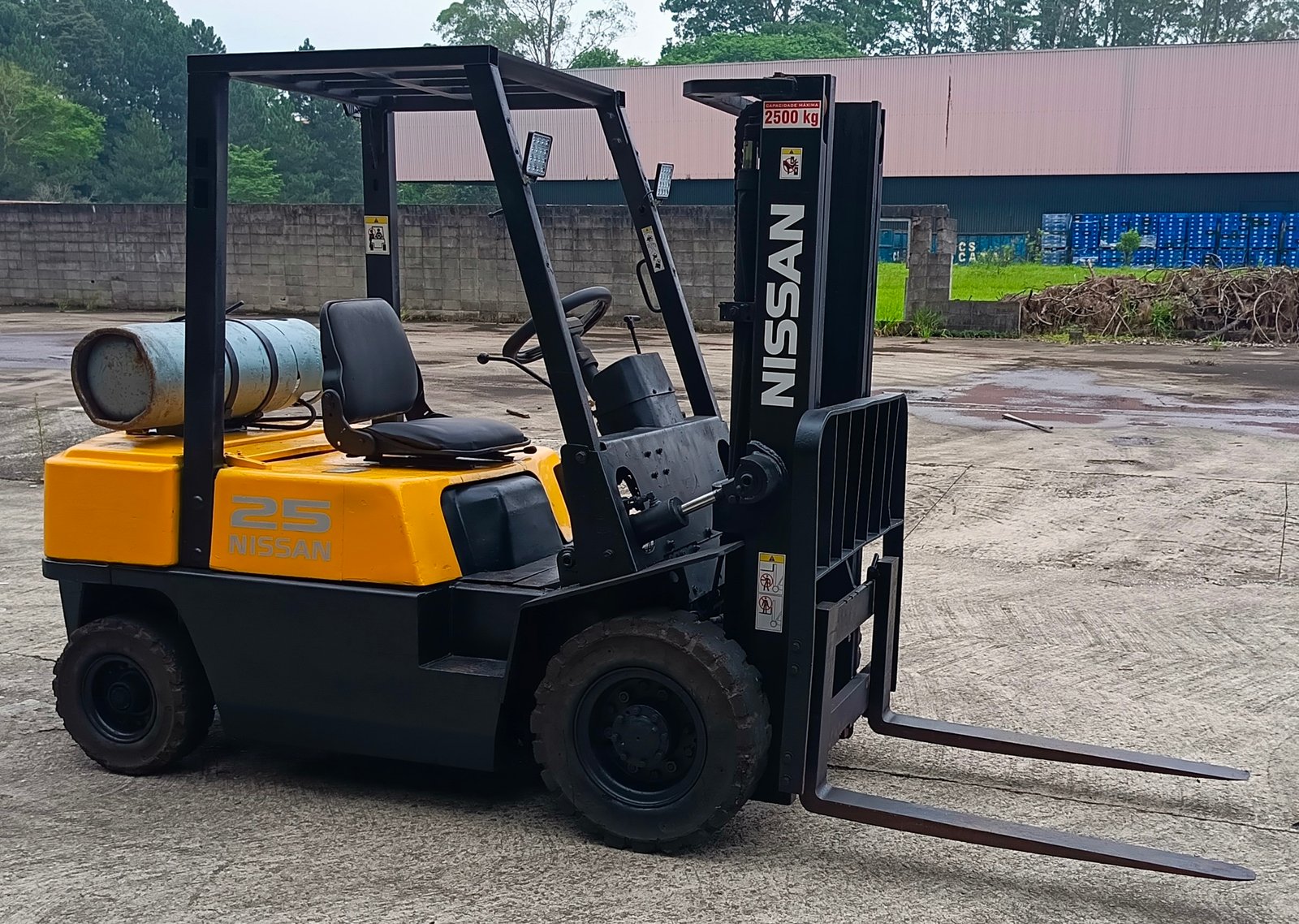 Empilhadeira Combustão - Nissan - PJ02A25U