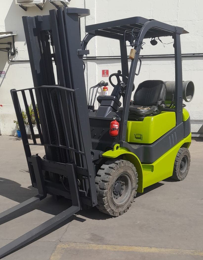 Empilhadeira Combustão - Clark - C25